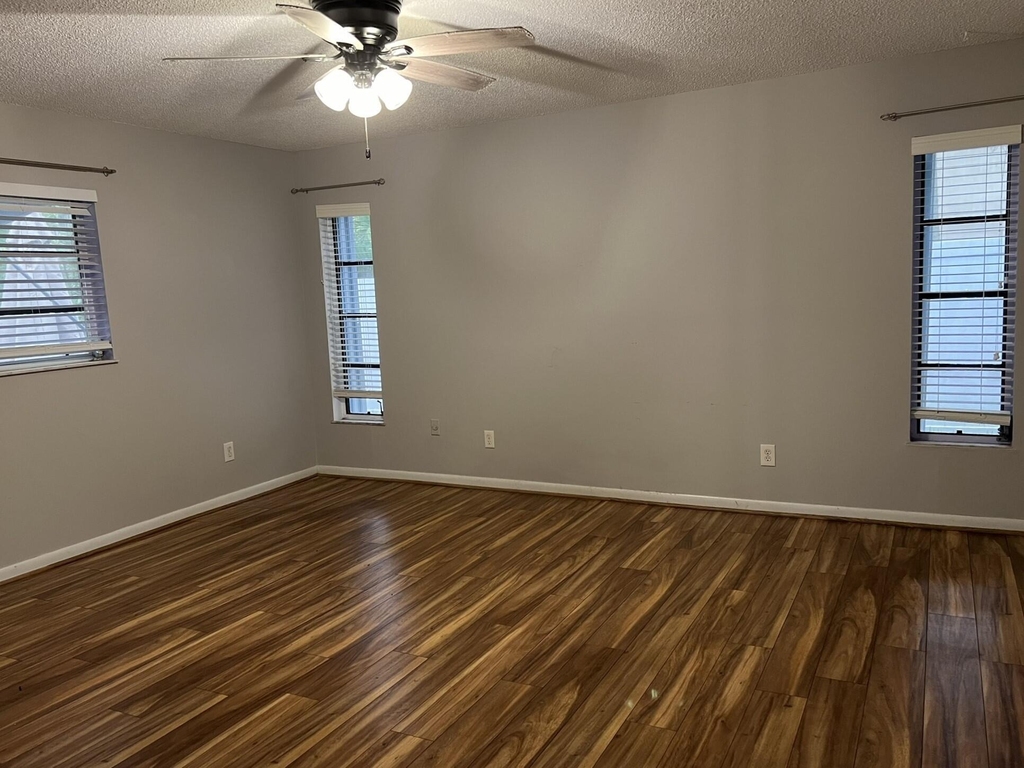 1916 Coconut Drive - Photo 10