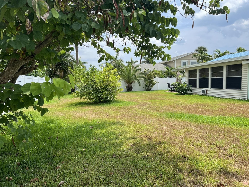1916 Coconut Drive - Photo 24