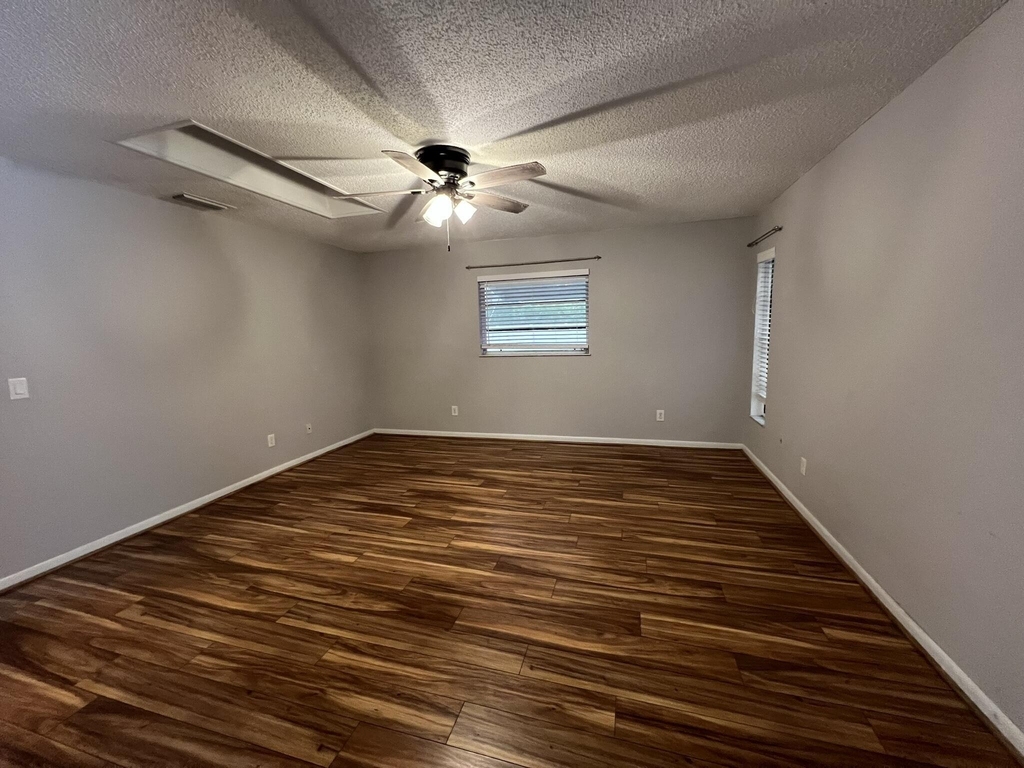 1916 Coconut Drive - Photo 9
