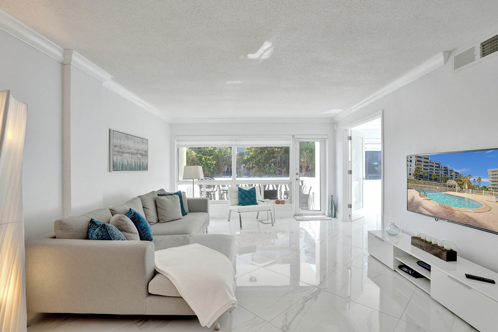 1169 Hillsboro Mile - Photo 9