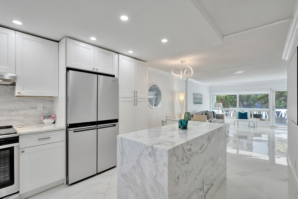 1169 Hillsboro Mile - Photo 4