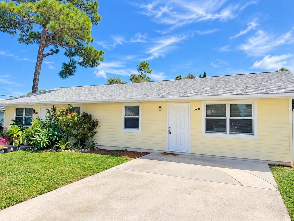 3438 Se Iris Street - Photo 0