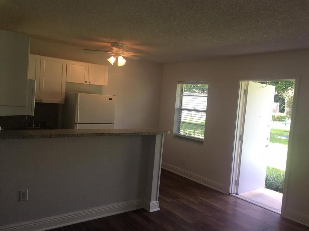 5156 Ne 6th Avenue - Photo 2