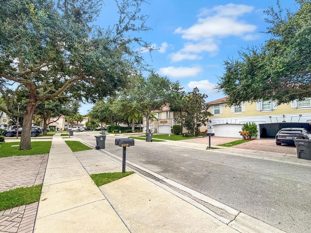 4528 Thornwood Circle - Photo 18