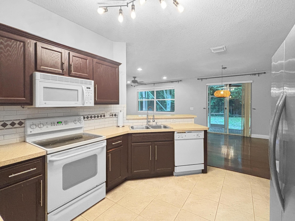 4528 Thornwood Circle - Photo 4