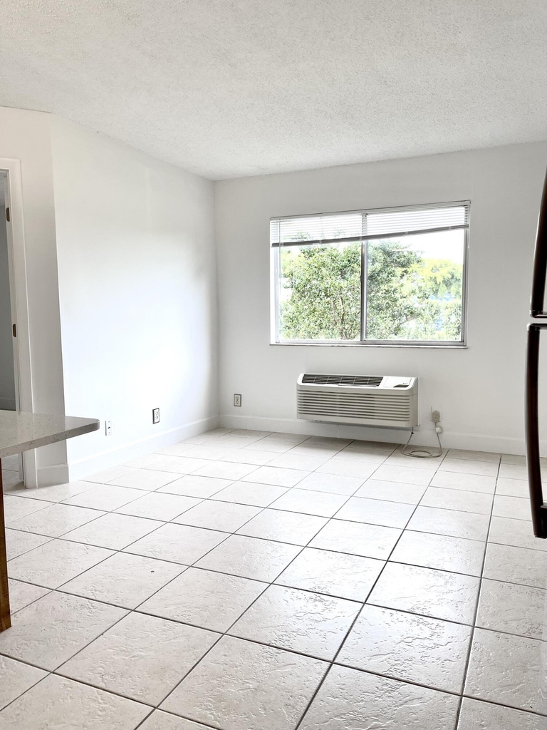 3822 N University Drive - Photo 4