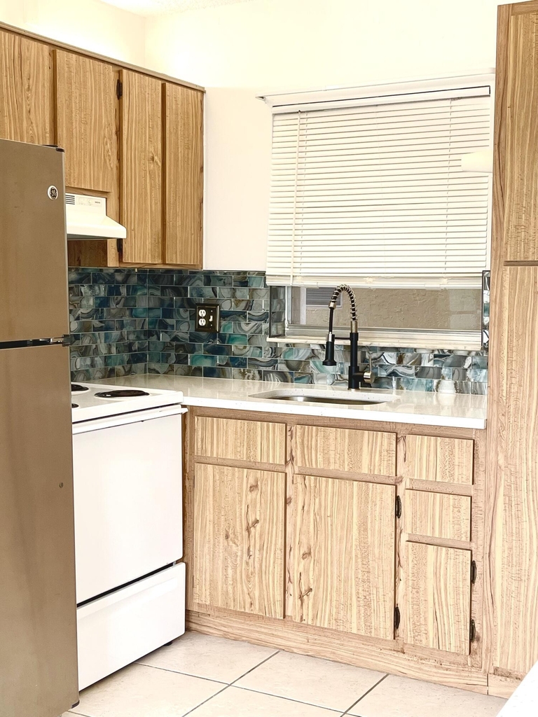 3822 N University Drive - Photo 2