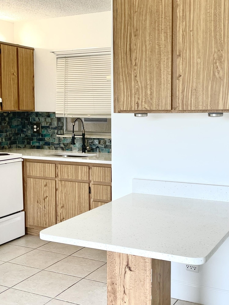 3822 N University Drive - Photo 3