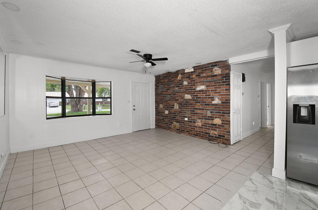 325 Nw Rebecca Avenue - Photo 3