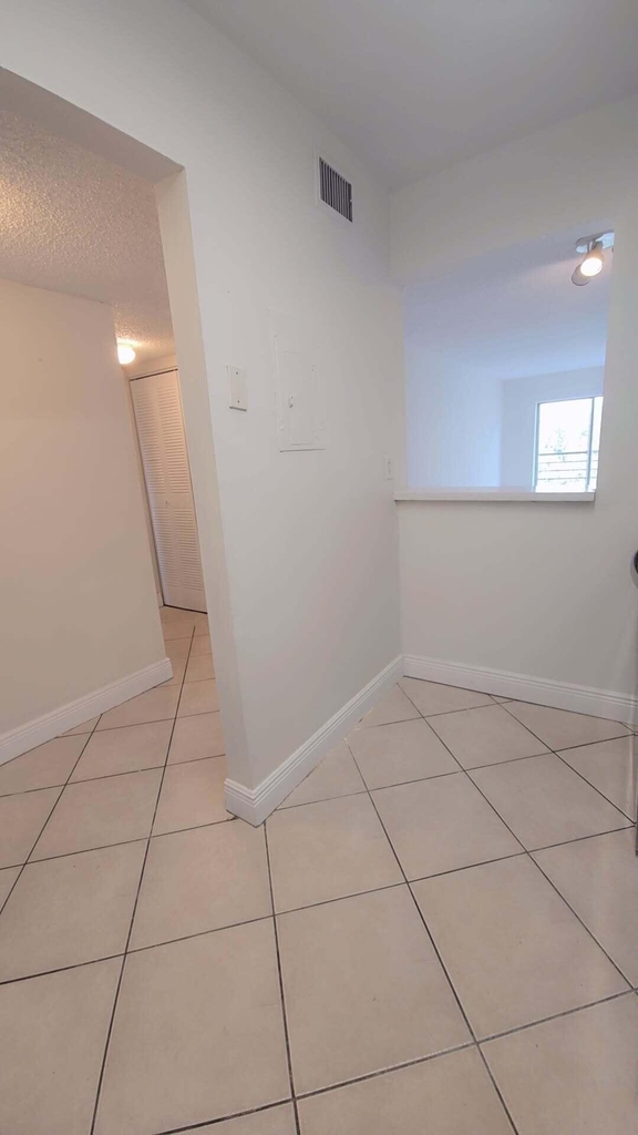 4121 Stirling Road - Photo 16