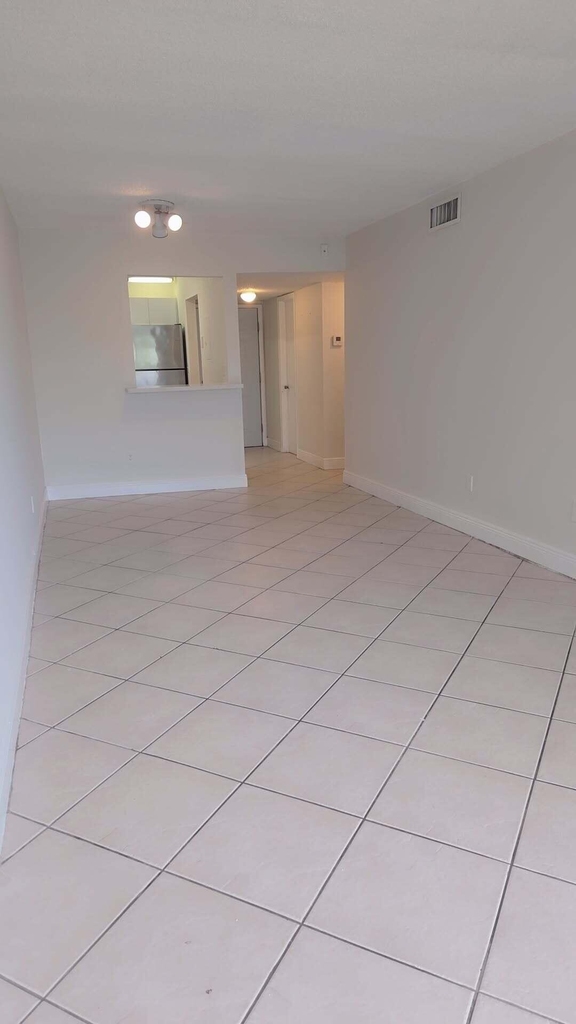 4121 Stirling Road - Photo 8