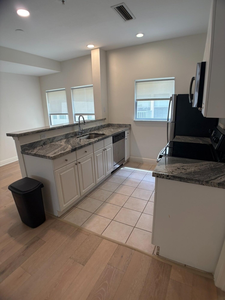 150 Se 3rd Avenue - Photo 20