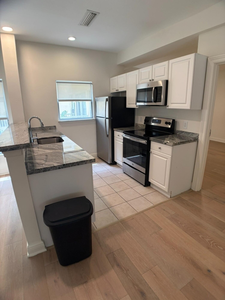 150 Se 3rd Avenue - Photo 19