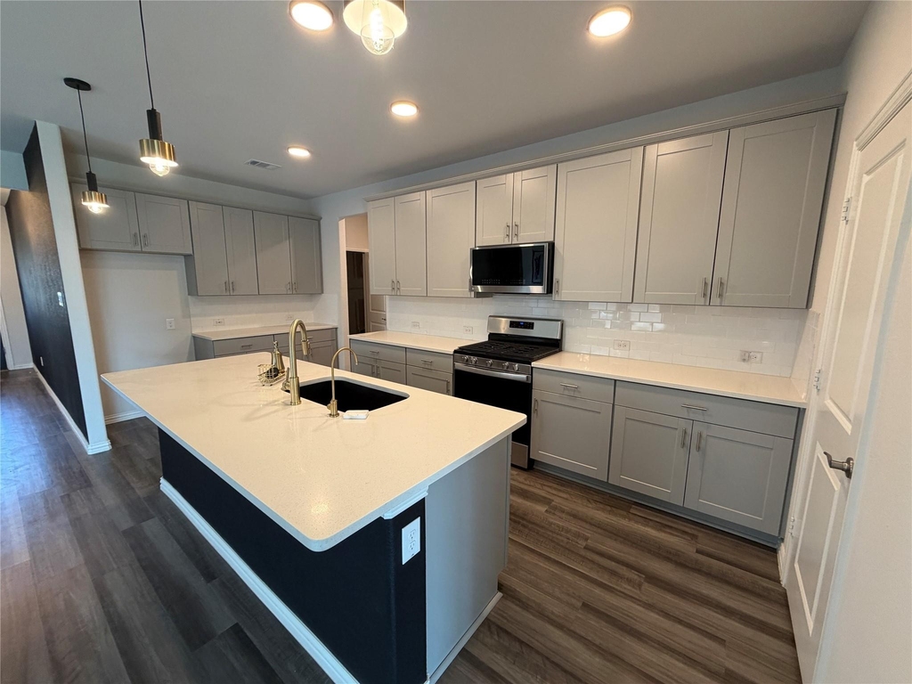 633 Cedar Springs Drive - Photo 5