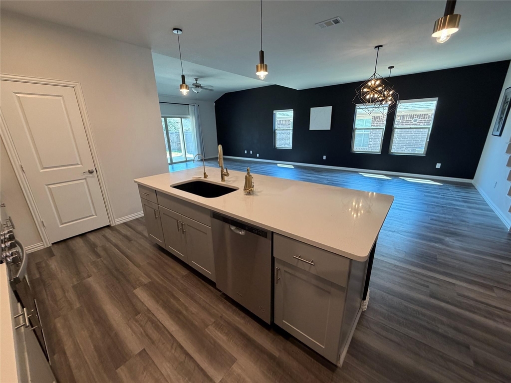 633 Cedar Springs Drive - Photo 7