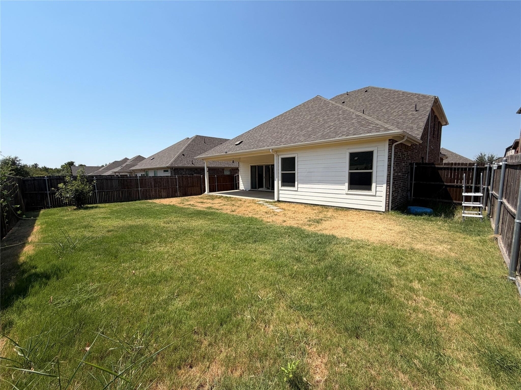 633 Cedar Springs Drive - Photo 4