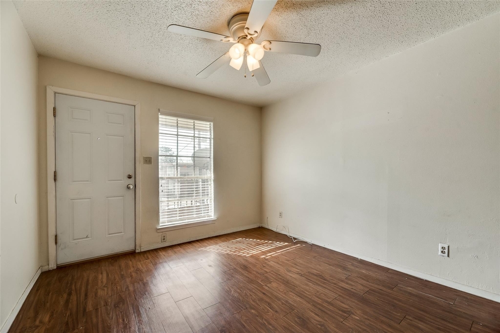 108 E Cedar Street - Photo 5