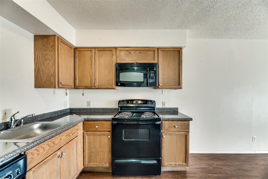 108 E Cedar Street - Photo 9