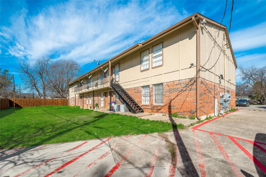 108 E Cedar Street - Photo 17