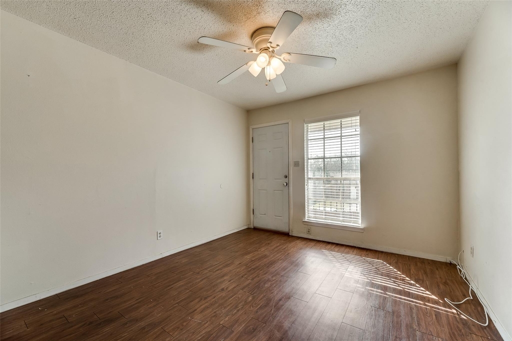 108 E Cedar Street - Photo 6
