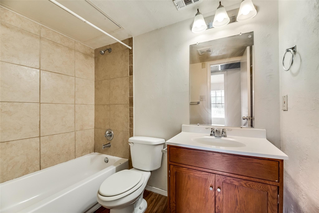 108 E Cedar Street - Photo 12