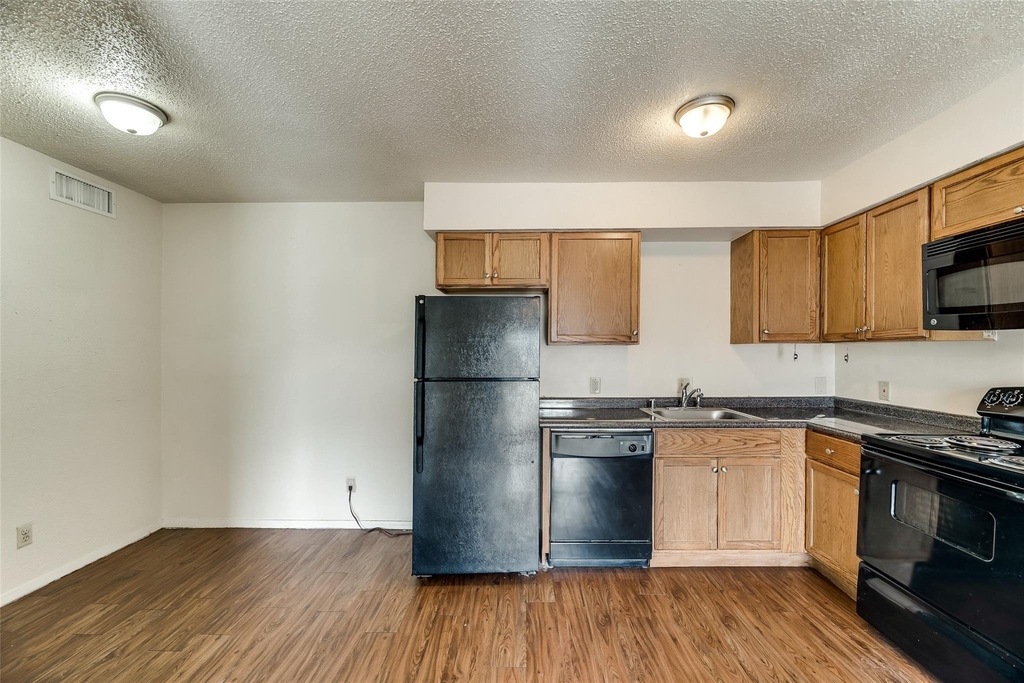 108 E Cedar Street - Photo 7