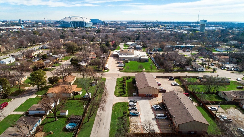 108 E Cedar Street - Photo 2