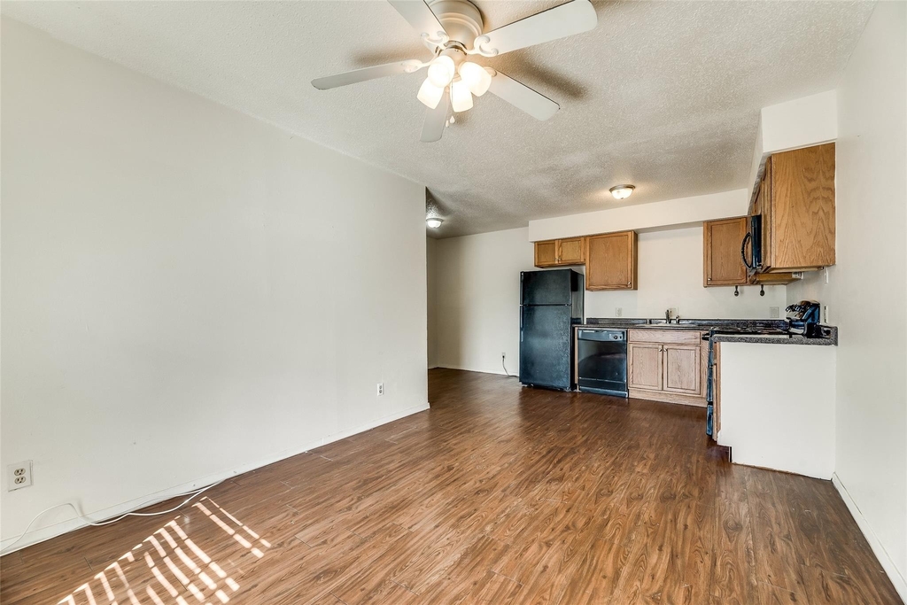 108 E Cedar Street - Photo 0