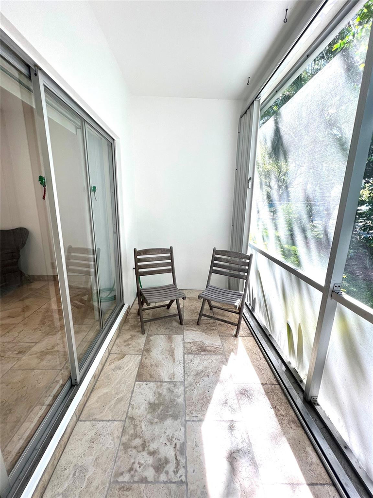 2250 Ne 66th Street - Photo 4