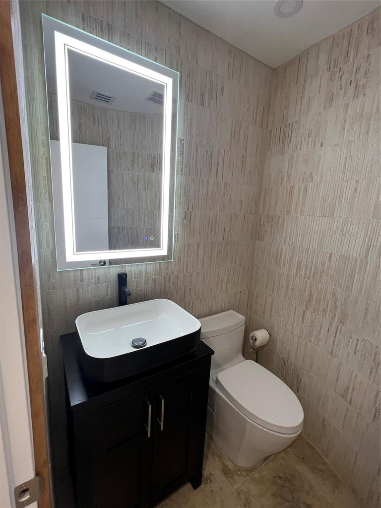 2250 Ne 66th Street - Photo 8