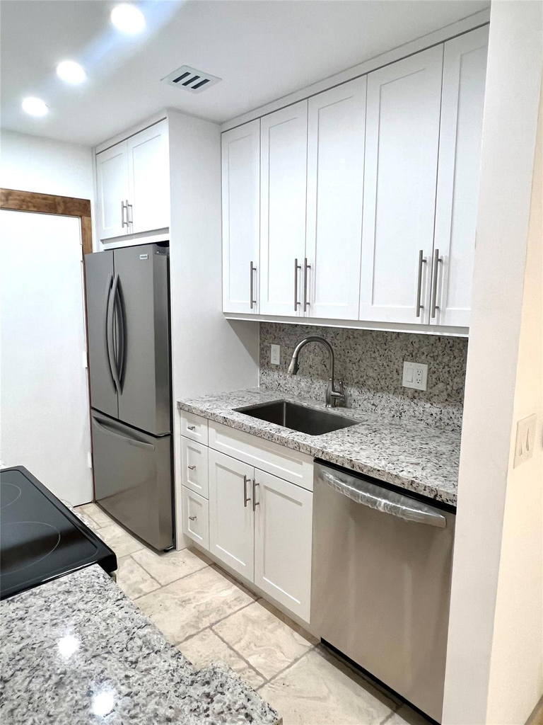 2250 Ne 66th Street - Photo 1