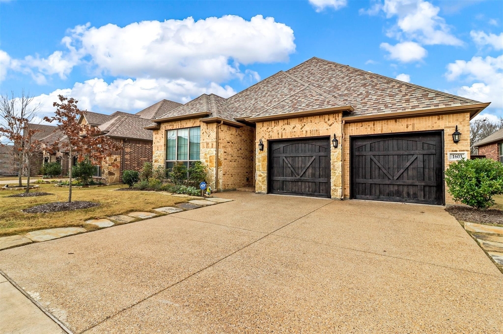 1603 Trowbridge Circle - Photo 0