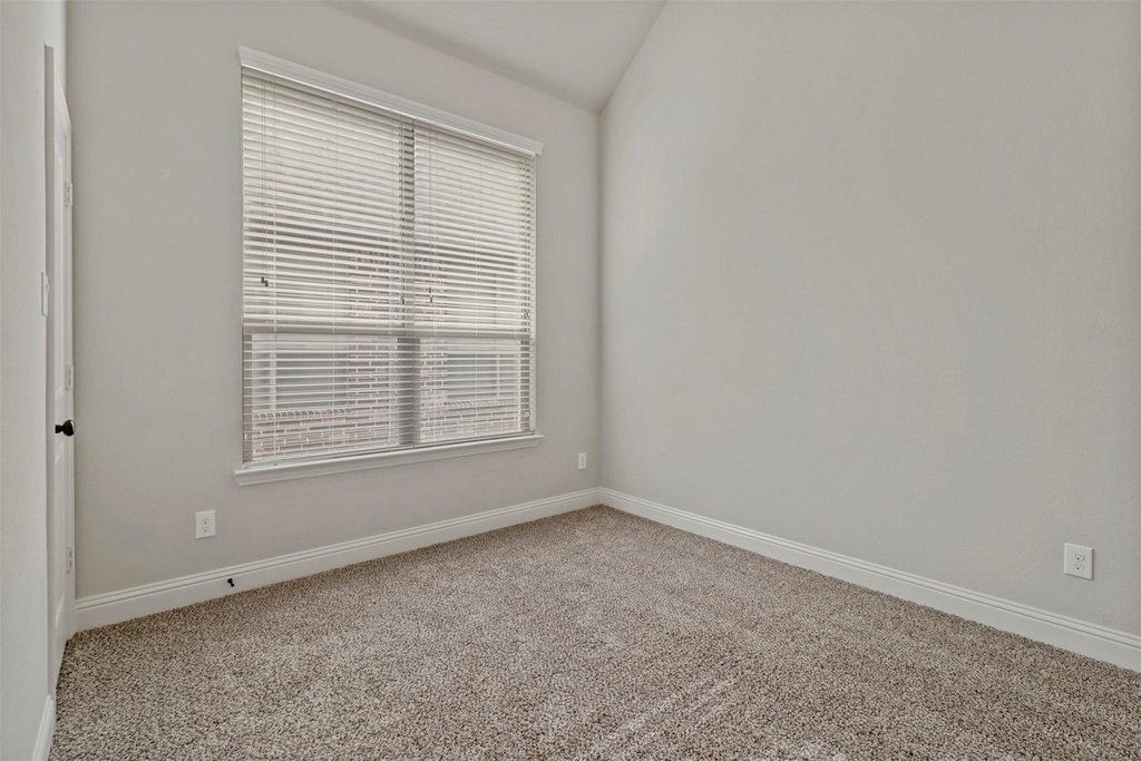 1603 Trowbridge Circle - Photo 9