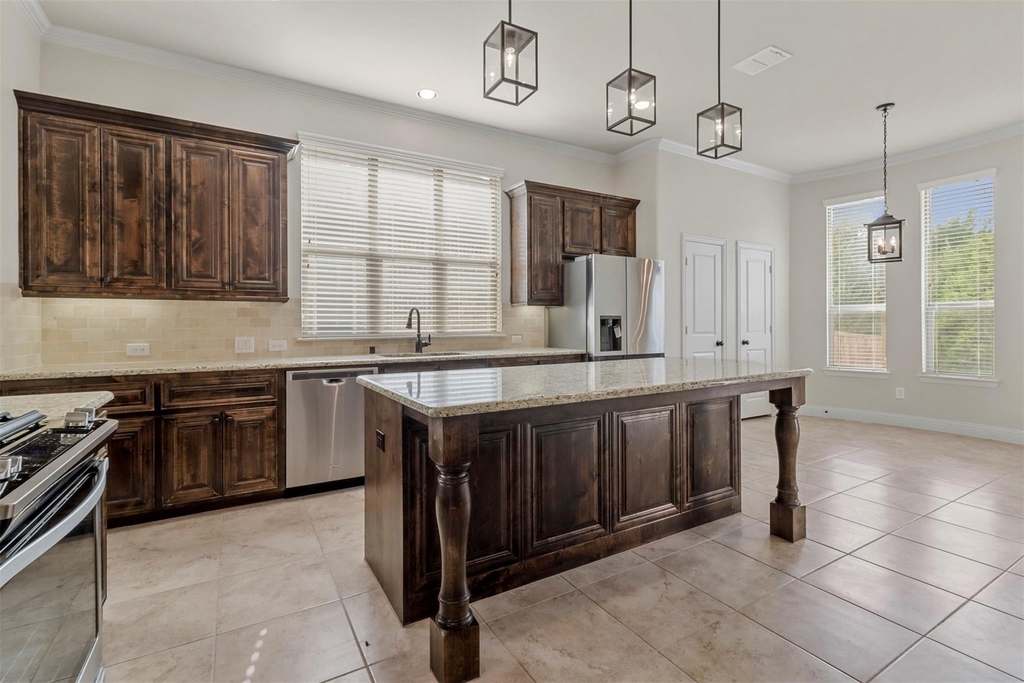 1603 Trowbridge Circle - Photo 3