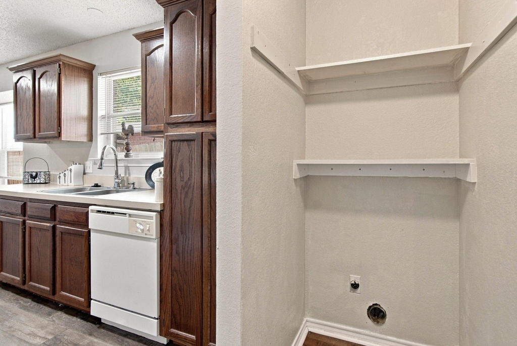 6313 Glen Knoll Drive - Photo 16