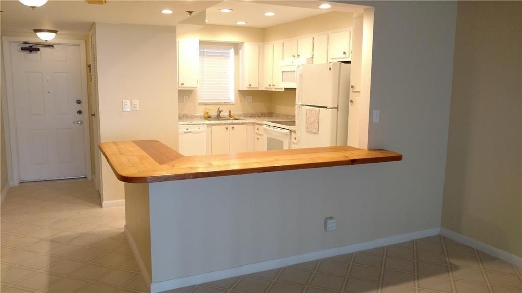 3100 W Rolling Hills Circle - Photo 1