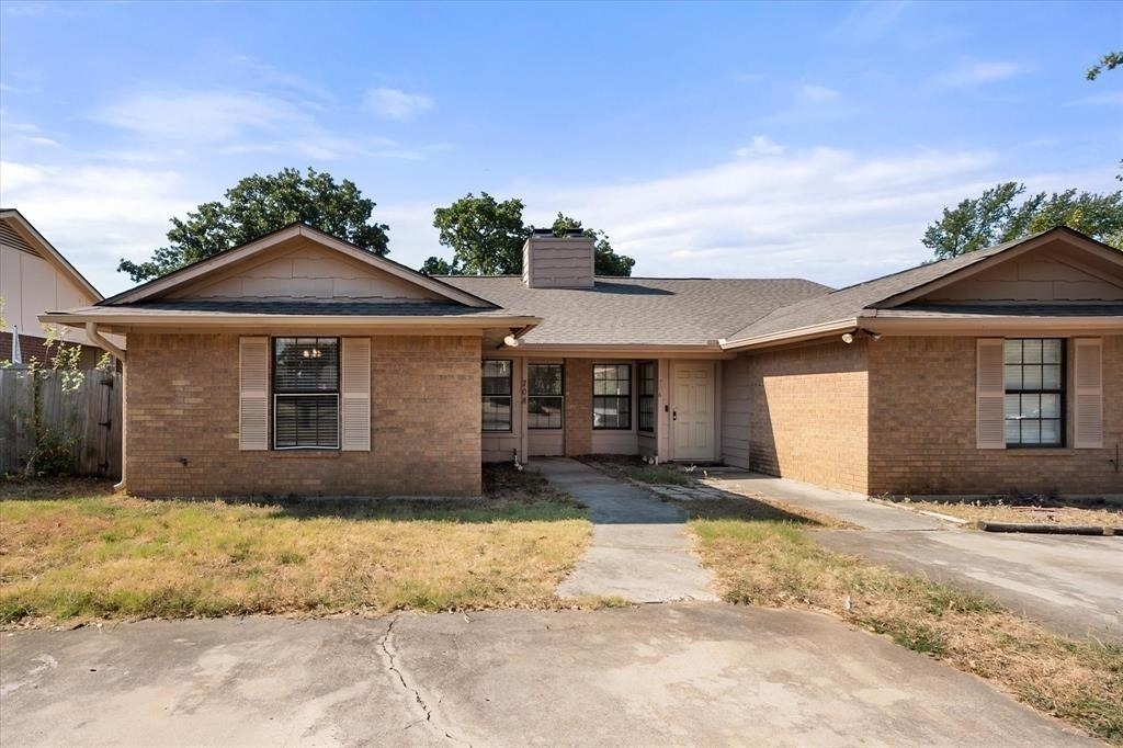 708 Woodland Court - Photo 2