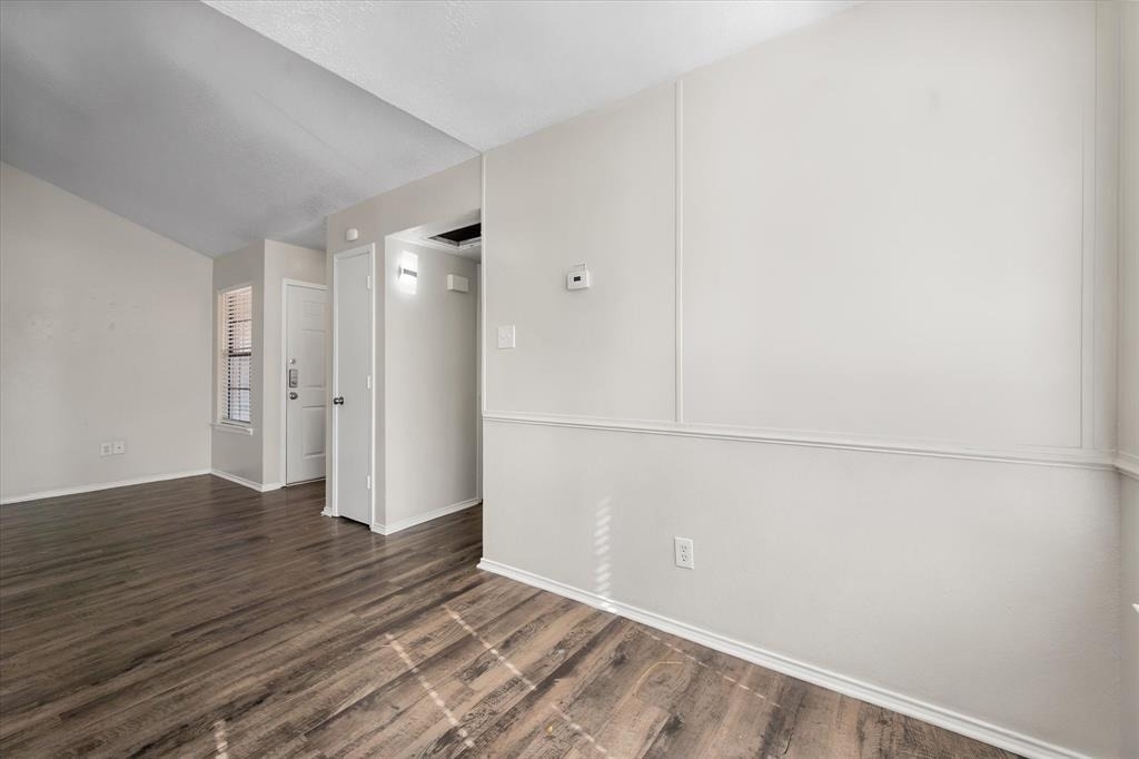 708 Woodland Court - Photo 14