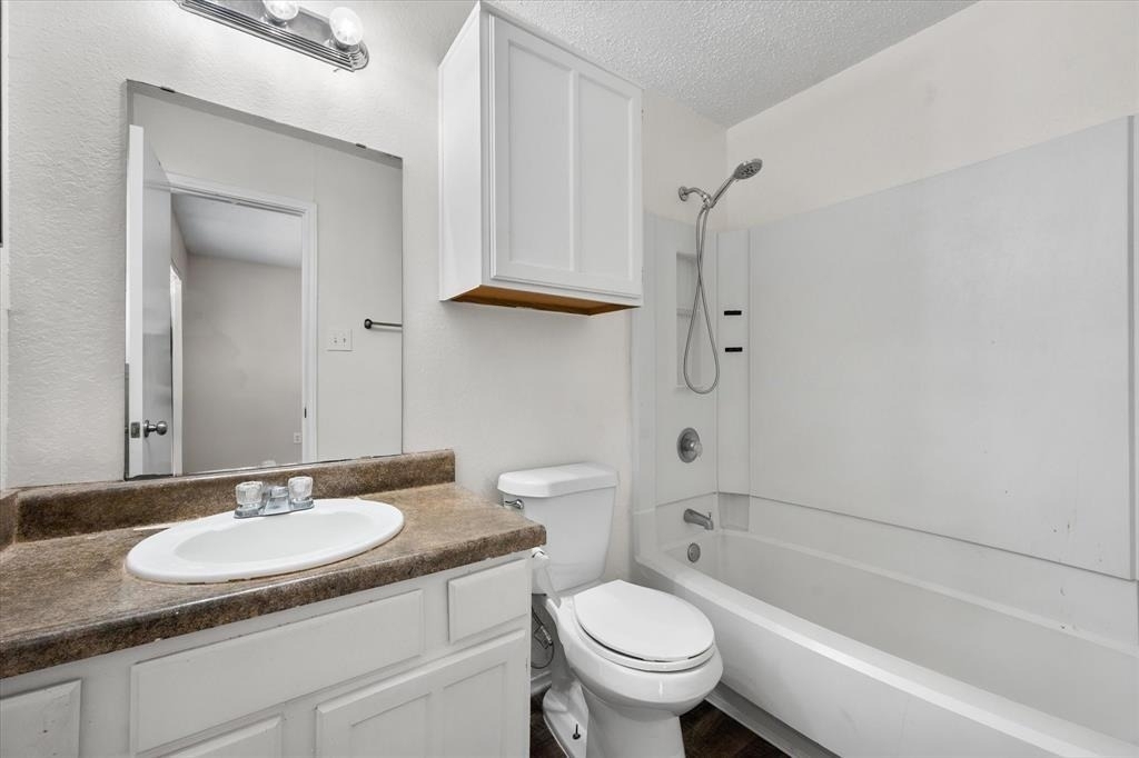 708 Woodland Court - Photo 18