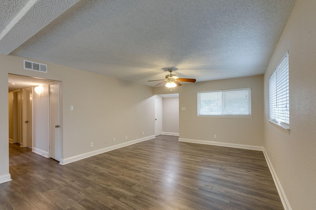 508 Lexington Lane - Photo 4