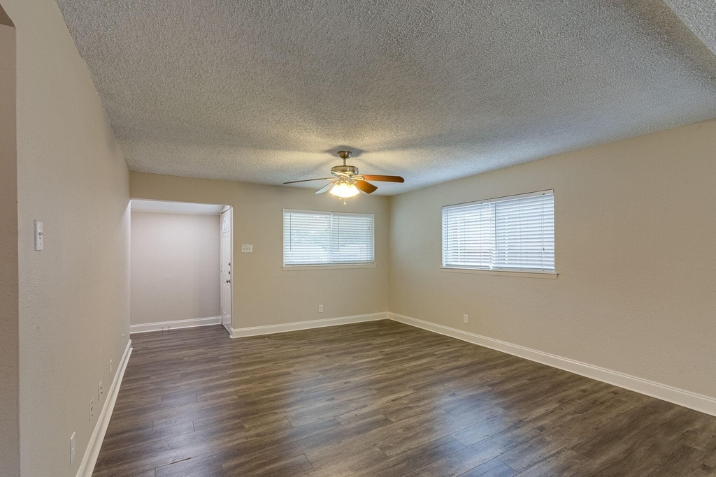 508 Lexington Lane - Photo 3