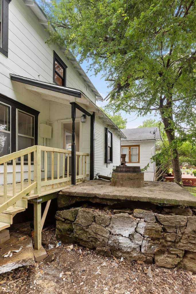 1025 W Walker Street - Photo 4