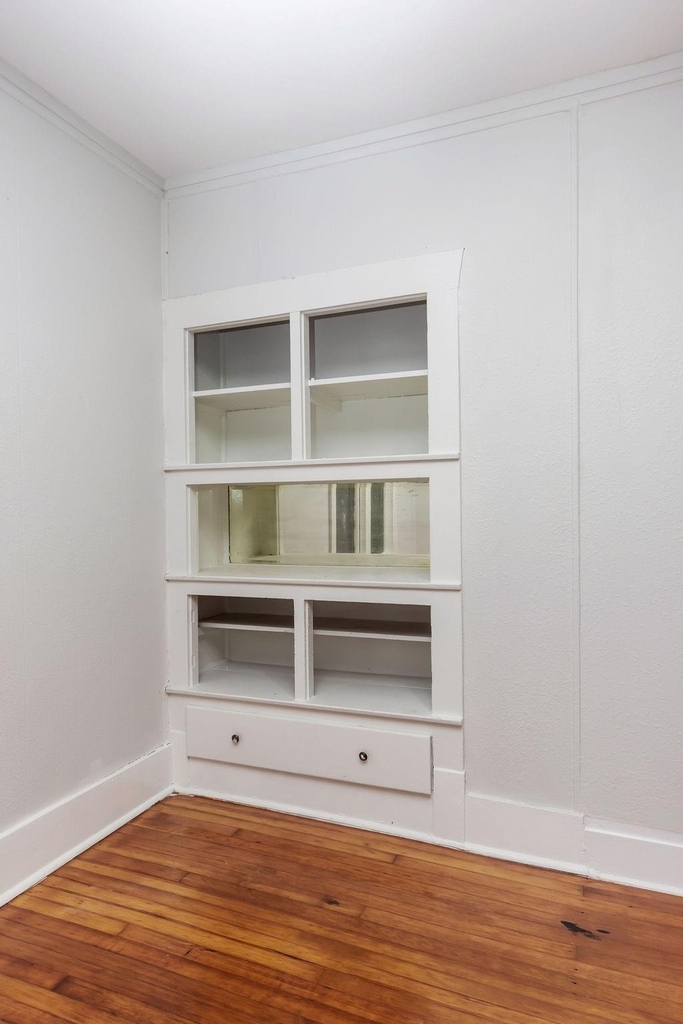 1025 W Walker Street - Photo 10