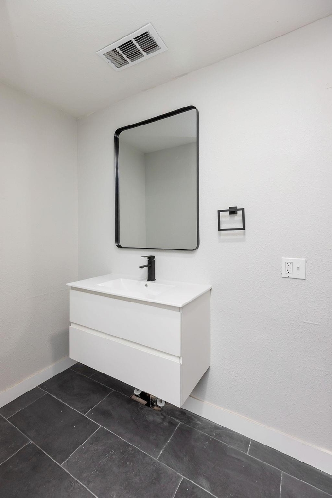 1025 W Walker Street - Photo 15