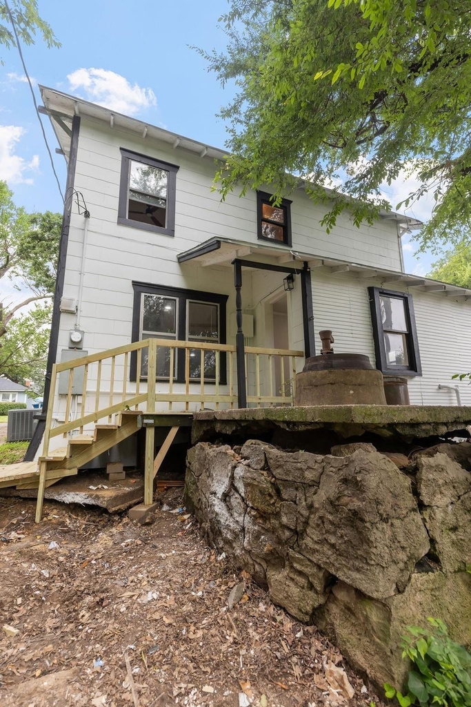 1025 W Walker Street - Photo 3