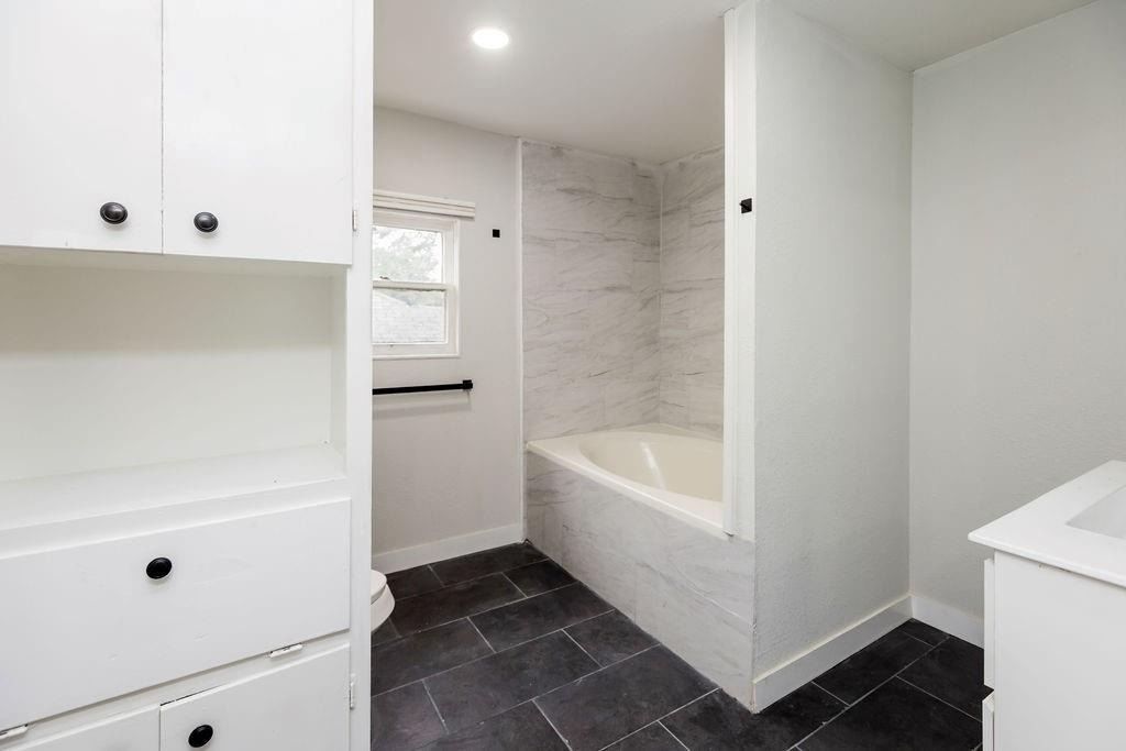 1025 W Walker Street - Photo 17