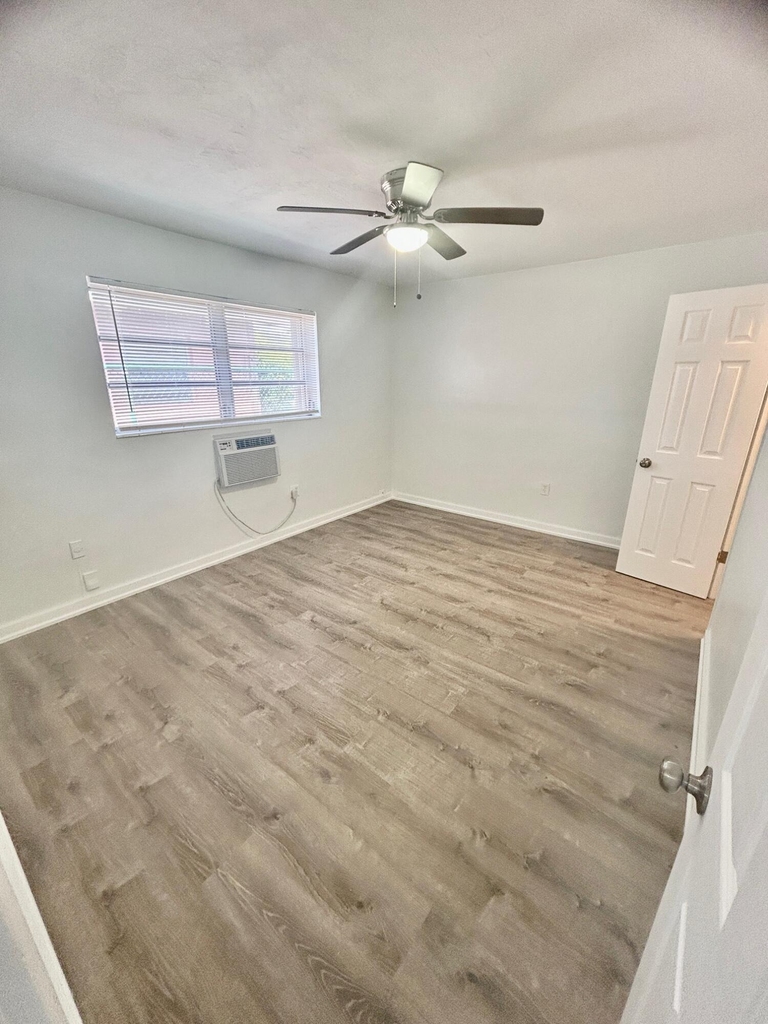7624 Pembroke Road - Photo 7