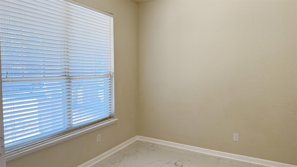 1049 Marietta Lane - Photo 14