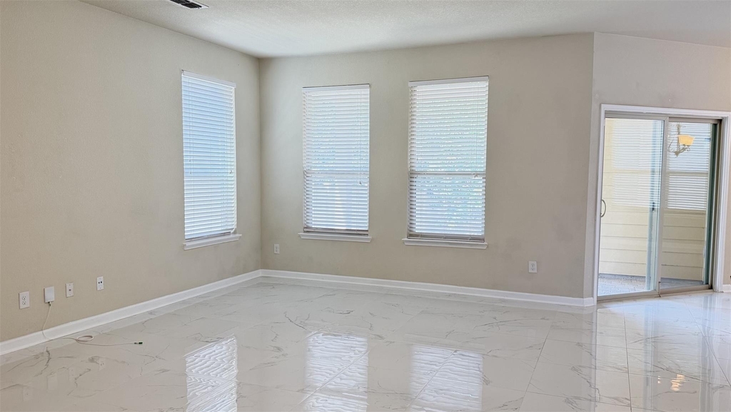 1049 Marietta Lane - Photo 7