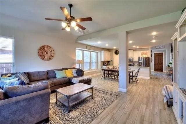 616 Crockett Drive - Photo 3